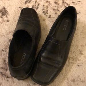 ECCO- black walking shoes